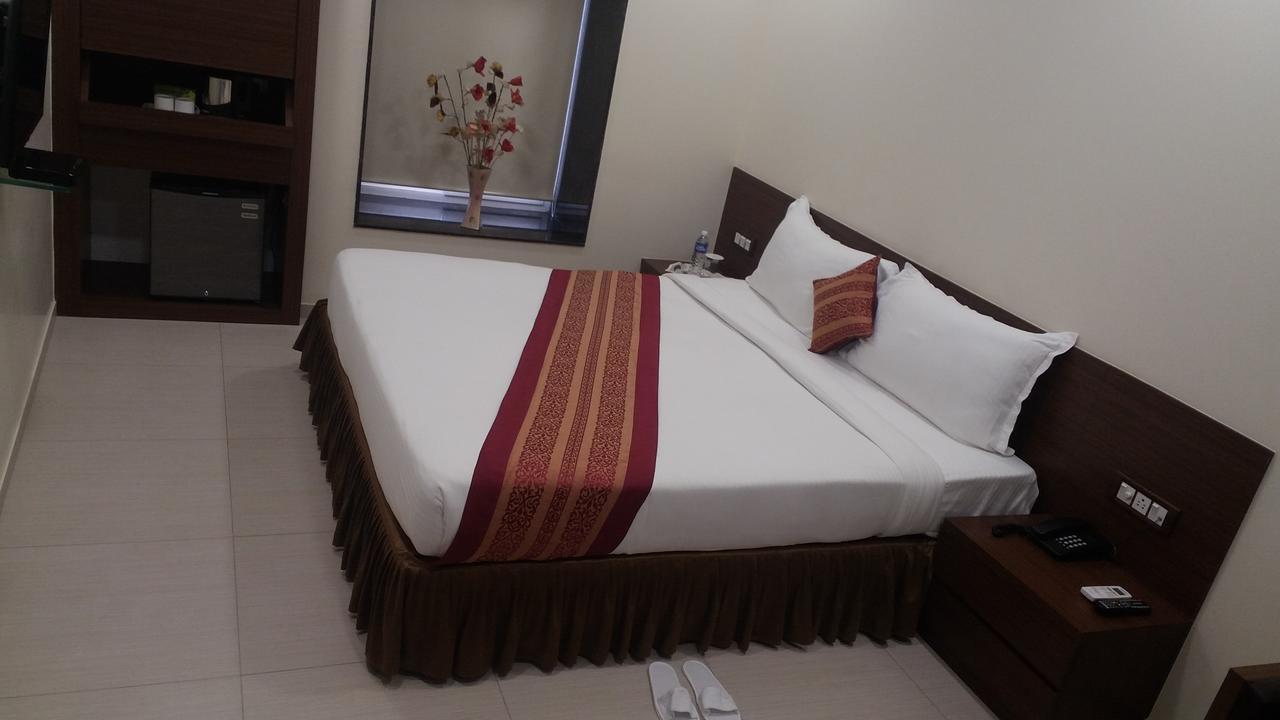 Hotel Ananya Калькутта Экстерьер фото